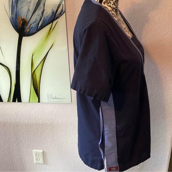 scrub top shirt size medium - Picture 2 of 3